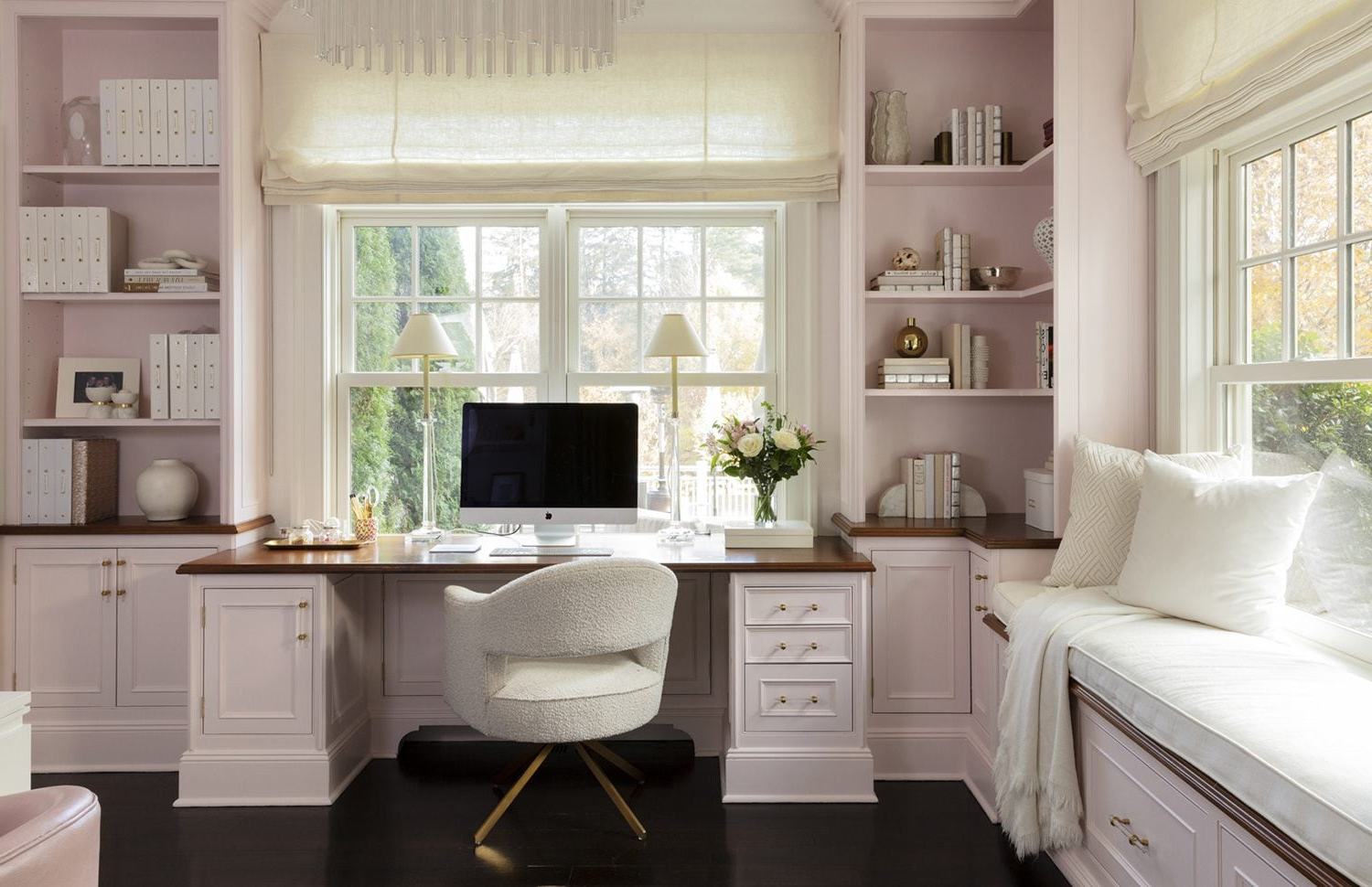 25+ Office Desk Decoration Ideas to Boost Your Productivity & Mood