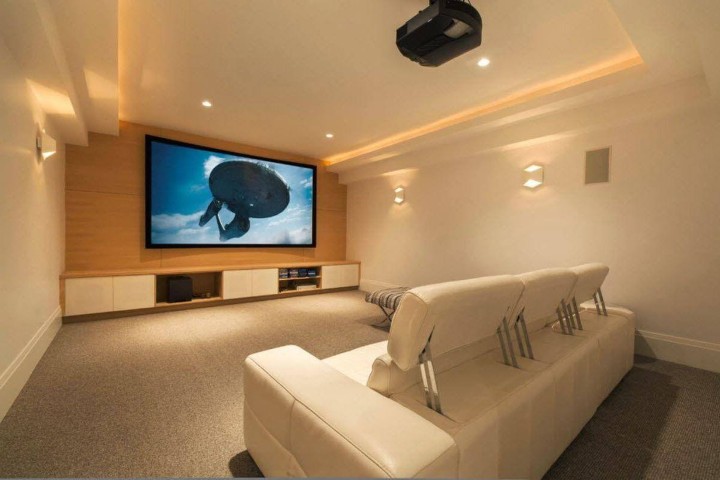 How to Design a Small Home Theater: Layout, Sound, and Lighting Tips