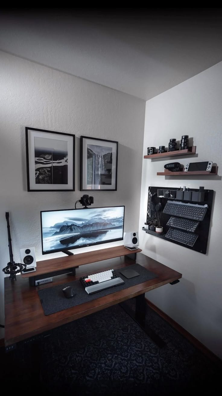 Modern Men's Home Office Inspiration: Sleek Designs for Focus and Efficiency