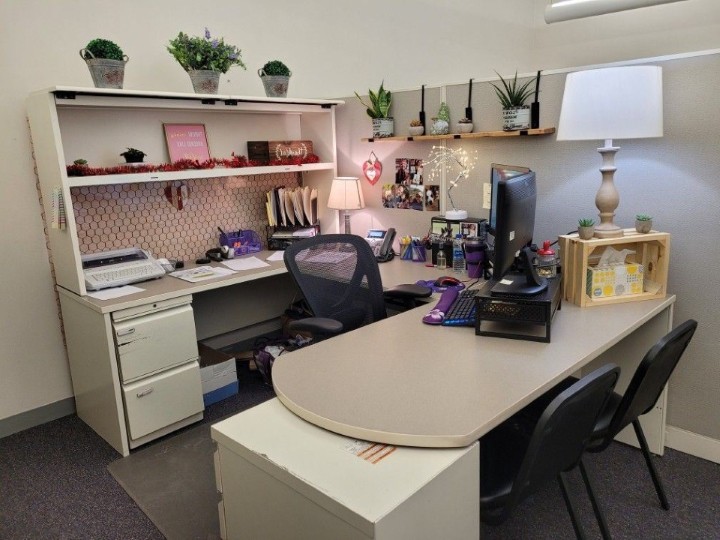 The Ultimate Guide to Office Desk Decoration. From Minimalist to Maximalist