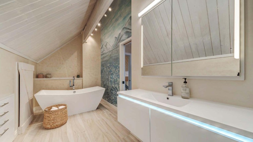 Vaulted Ceilings: Are They Worth the Investment: Pros, Cons & Key Considerations